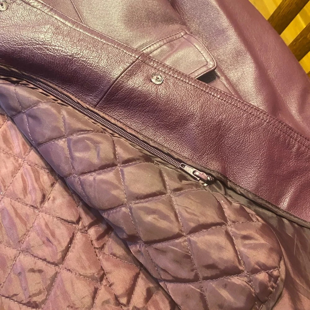 Elegant Women's Leather Jacket in Rich Purple - Picture 4 of 8